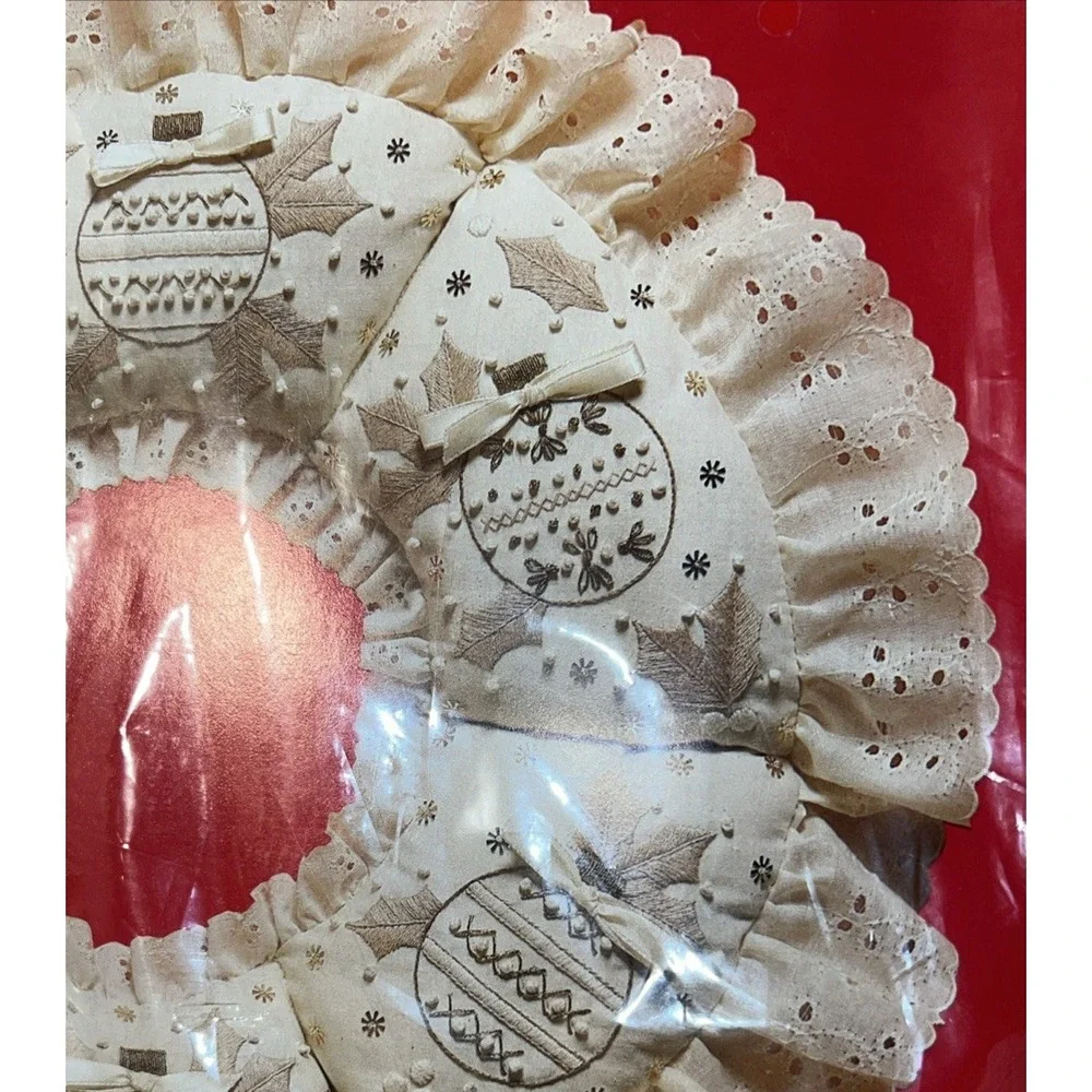 Paragon‎ CANDLEWICK PLUS Christmas Holly Wreath Kit 20